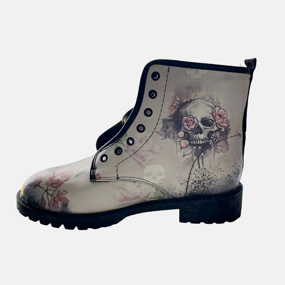 Skull & Flower Ankle Boot Shoe Women Size 9.5 NWOT